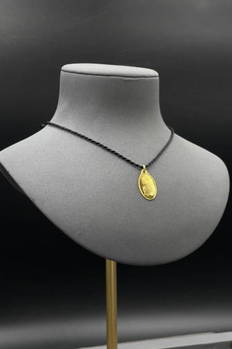 سبيكة ذهب وزن 2.5 جرام عيار 24 شكل بيضاوي مع عروه