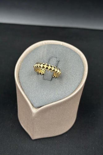 دبلة ذهب صافي عيار 18 وزن من 2.2 الى 2.4 جرام