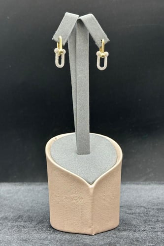 حلق ذهب تصميم الماس عيار 18 وزن 5.8 جرام