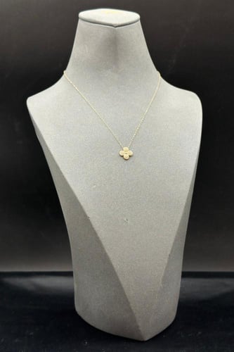 سلسلة ذهب عيار 18 وردة تصميم الماس وزن 0.8 جرام