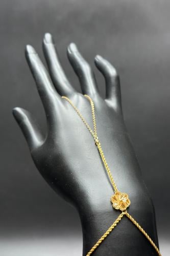 كف ذهب عيار 21 نص مجدول مع وردة وزن من 1.8 الى 1.9...