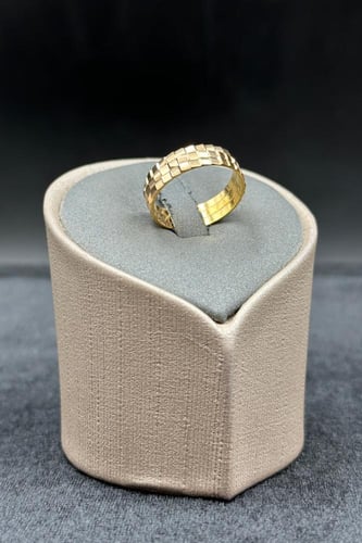 مرامي ذهب صافي عيار 21 وزن من 3.8 الى 4.1 جرام