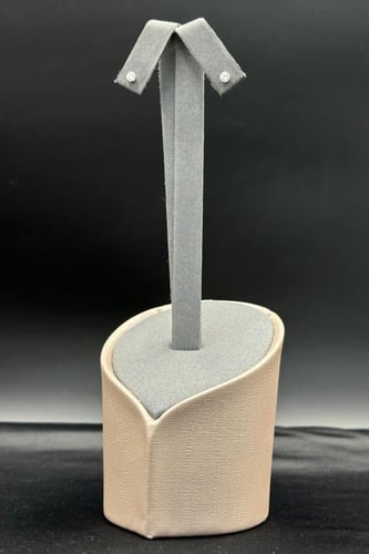 حلق الماس وزن الذهب : 0.30 جرام وزن الألماس : 0.30...