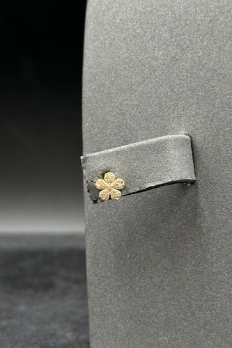 طقم اطفال وردة ذهب تصميم الماس عيار 18 وزن 1.8 جرا...