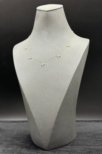 شوكر ذهب عيار 18 زهرات ذهب تصميم الماس وزن 0.9 جرا...