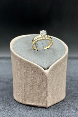 خاتم ذهب مع فص سوليتير عيار 18 وزن من 2.2 الى 2.3...