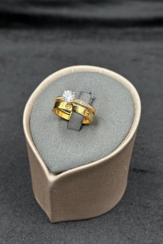 دبلة مع فص سوليتير عيار 21 وزن من 3.8 الى 4 جرام