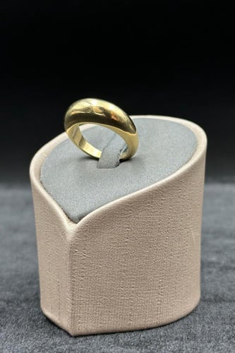 اسوارة مع خاتم ذهب عيار 18 صافي بتصميم كلاسيكي وزن...