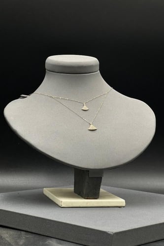 عقد دورين شكل مثلث