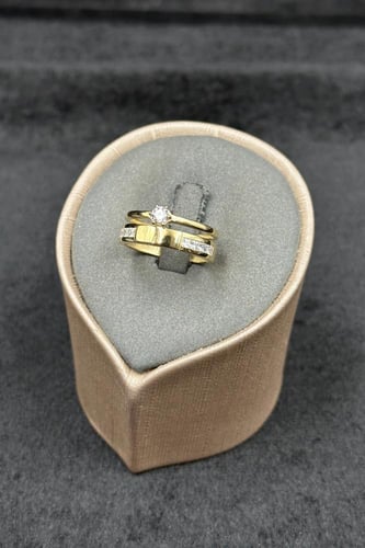 دبلة ذهب تصميم الماس عيار 18 وزن 3 جرام