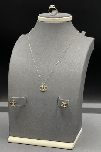 طقم اطفال C ذهب تصميم الماس عيار 18 وزن 1.5 جرام