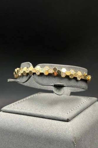 اسوارة خلية ذهب تصميم الماس عيار 18 وزن 7.4 جرام