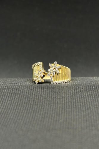 خاتم ذهب فخم عيار 18 زهرة تصميم الماسي عصري وزن 3....