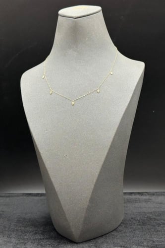 شوكر ذهب عيار 18 اوراق الشجر بتصميم الماس وزن 0.6...