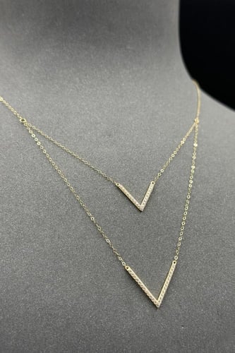 عقد V دورين ذهب عيار 18 تصميم الماس وزن من 0.8 الى...