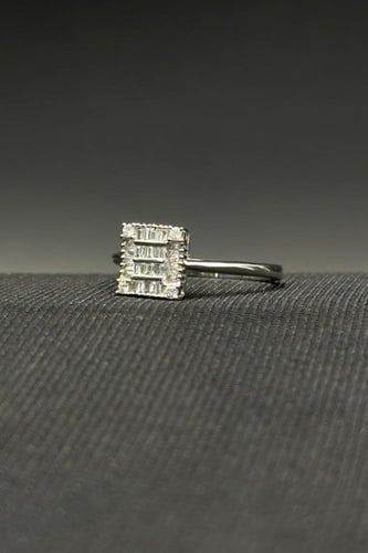 خاتم الماس وزن الذهب : 2.03 جرام وزن الألماس : 0.1...