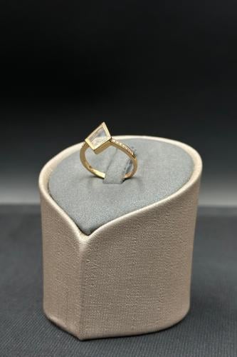 خاتم الماس وزن الذهب : 2.77 جرام وزن الألماس : 0.0...