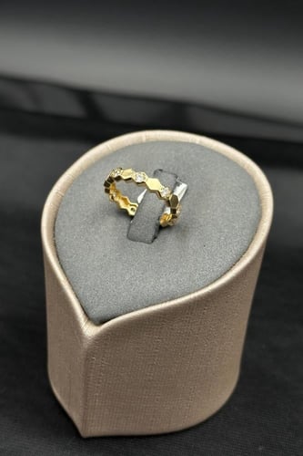 دبلة خلية ذهب تصميم الماس عيار 18 وزن 1.8 الى 1.9...