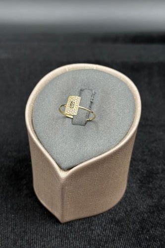 خاتم ذهب عيار 18 تصميم الماسي مستطيل وزن من 0.7 ال...