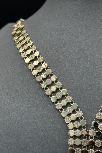 طقم خلية ذهب تصميم الماس عيار 18 وزن 23 جرام