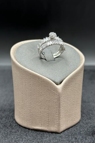 دبلة توينز ذهب ابيض تصميم الماس عيار 18 وزن 3.5 جر...