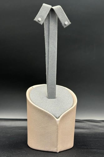 حلق الماس وزن الذهب : 0.30 جرام وزن الألماس : 0.30...