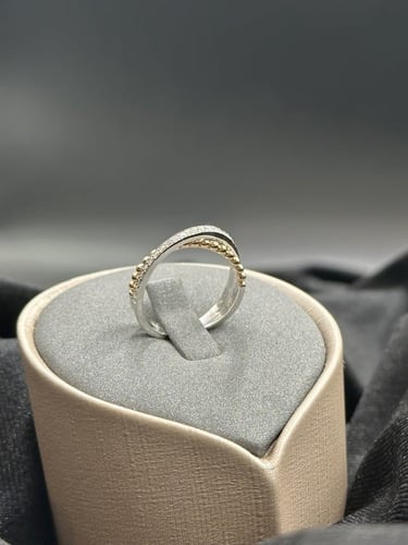 خاتم ذهب الماس بتصميم اكس الانيق