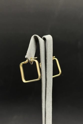 حلق مربع ذهب صافي ايطالي عيار 18 وزن 1.6 جرام