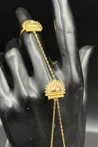 كف ذهب عيار 21 براشي بحريني مع صدف ابيض وزن من 6.5...