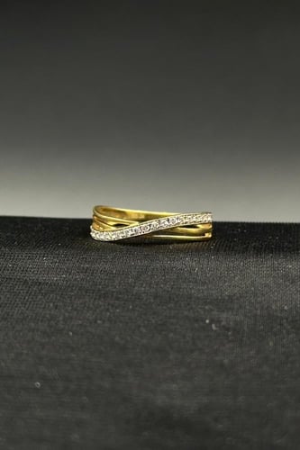 خاتم الماس وزن الذهب : 2.0 جرام وزن الألماس : 0.15...