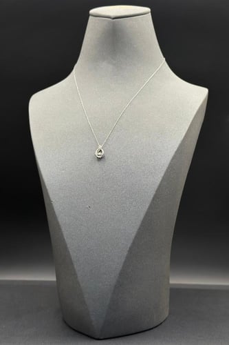 عقد الماس وزن الذهب : 1.1 جرام وزن الألماس : 0.10...