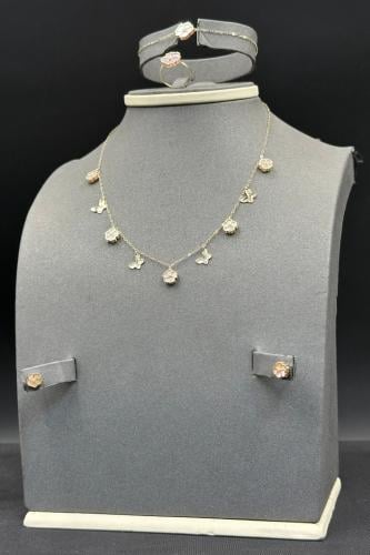 طقم وردة مع فراشة ذهب مع صدف وردي عيار 18 وزن من 6...