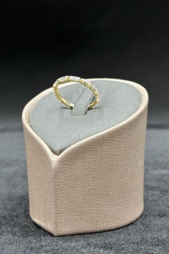 دبلة باقيت ذهب تصميم الماس عيار 18 وزن من 1.5 ال 1...