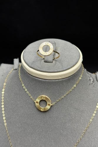 طقم دائري ذهب تصميم الماس عيار 18 وزن من 6.3 الى 6...