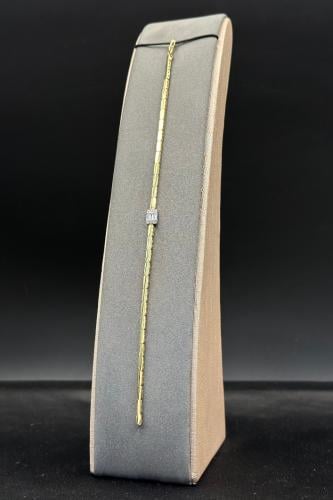 اسوارة ذهب مع باقيت تصميم الماس عيار 18 وزن 4.8 جر...