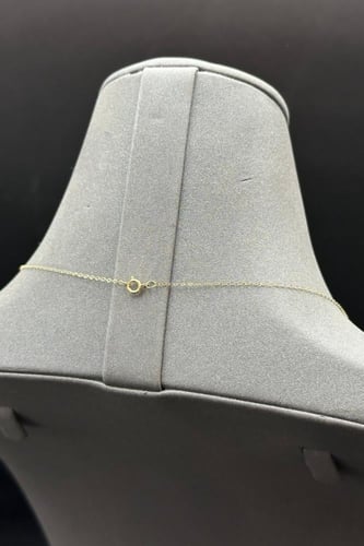 سلسال ذهب ناعم عيار 18 وردة بتصميم الماس وزن 0.6 ج...