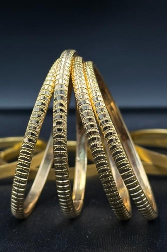 بناجر العبير ذهب صافي عيار 21 بتصميم فاخر واوزان م...