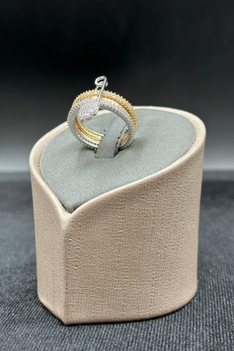 دبلة مشبك ذهب تصميم الماس عيار 18 وزن من 5.5 الى 5...