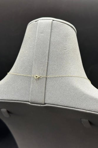 عقد مستطيل ذهب تصميم الماس عيار 18 وزن 0.7 جرام