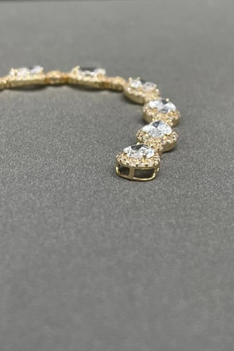 اسوارة جوهرة ذهب تصميم الماس عيار 18 وزن 12.5 جرام