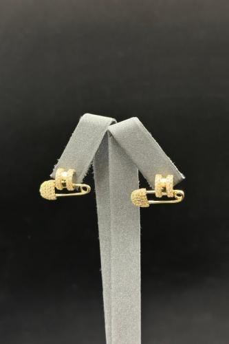 حلق مشبك ذهب تصميم الماس عيار 18 وزن من 3.7 الى 3....