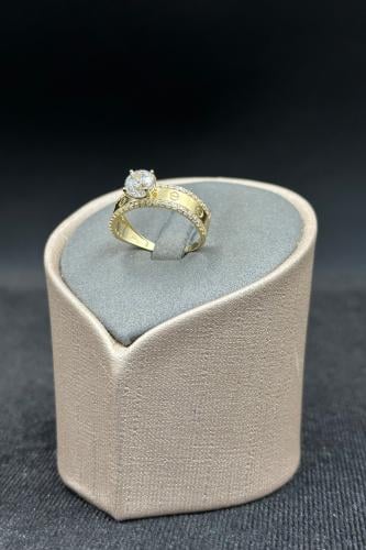 خاتم ذهب عيار 18 بتصميم انيق مع فص سوليتير وزن من...