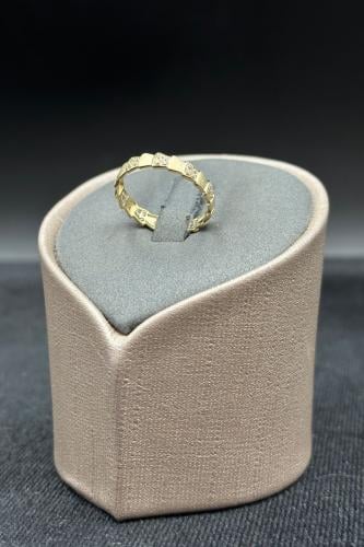 دبلة ذهب تصميم الماس عيار 18 وزن 1.6 جرام