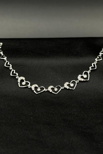 اسوارة الماس وزن الذهب : 3.2 جرام وزن الألماس : 0....