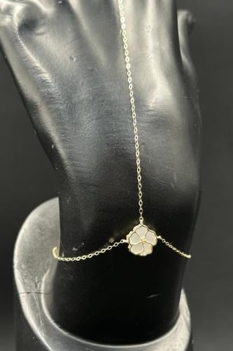 كف ورد ذهب مع صدف ابيض عيار 18 وزن من 1.1 الى 1.2...