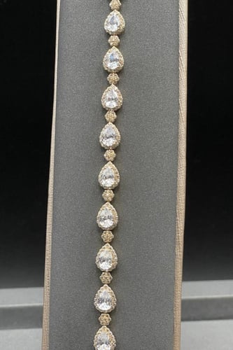 اسوارة جوهرة ذهب تصميم الماس عيار 18 وزن 12.5 جرام