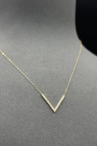 عقد V ذهب تصميم الماس عيار 18 وزن من 0.5 الى 0.6 ج...