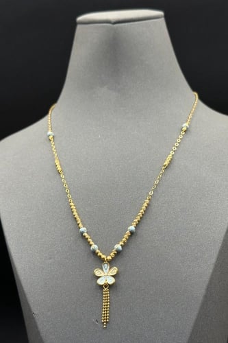 عقد زهرة ذهب تصميم هندي عيار 21 وزن 5.4 جرام