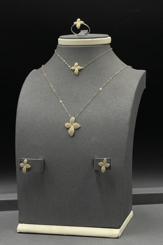 طقم وردة ذهب تصميم الماس