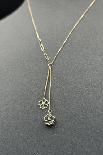 سلسلة ذهب عيار 18 وردة مع صدف ملون وزن من 1.1 الى...